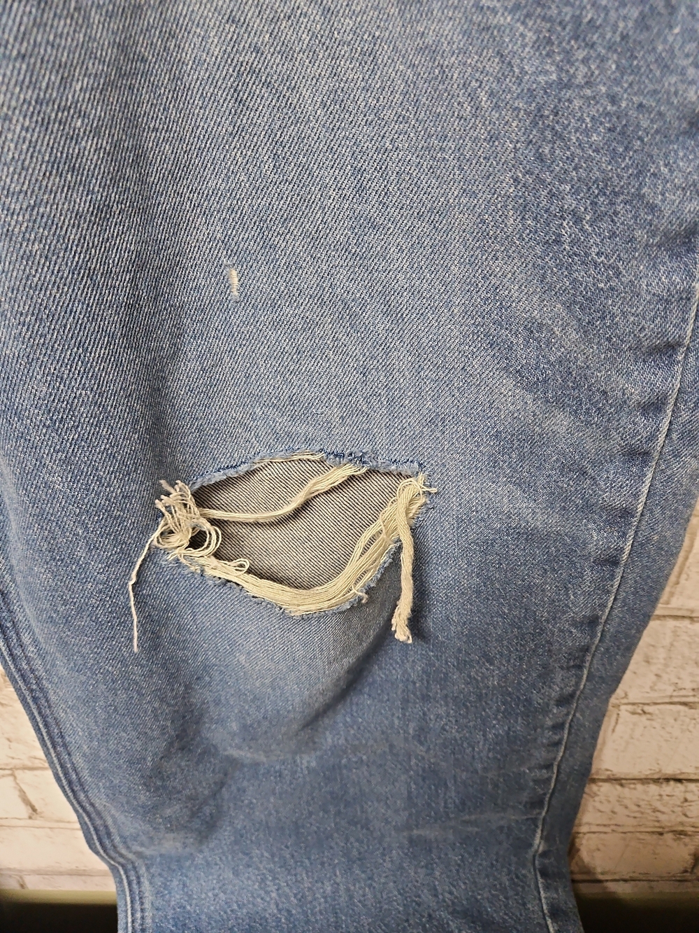 Universal Thread Women's Mid-Rise 90's Baggy Distressed Jeans Size 16 Reg NWT - Picture 3 of 9